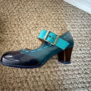 Fluevog special edition Dr Bonnie shoe, blue & teal. Size 8.5, NWT. never worn.
